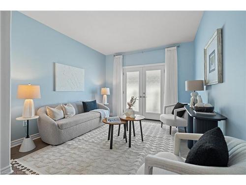 7834 Charnwood Avenue, Niagara Falls, ON - Indoor Photo Showing Living Room