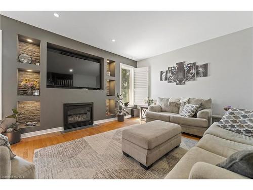 17 Las Road Road, Smithville, ON - Indoor Photo Showing Living Room With Fireplace