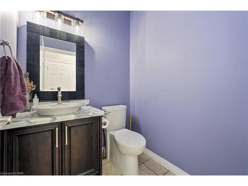 17 Las Road Road, Smithville, ON - Indoor Photo Showing Bathroom