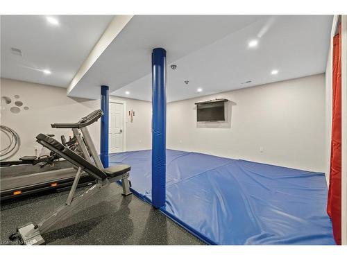 17 Las Road Road, Smithville, ON - Indoor Photo Showing Gym Room
