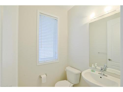 7792 Tupelo Crescent, Niagara Falls, ON - Indoor Photo Showing Bathroom