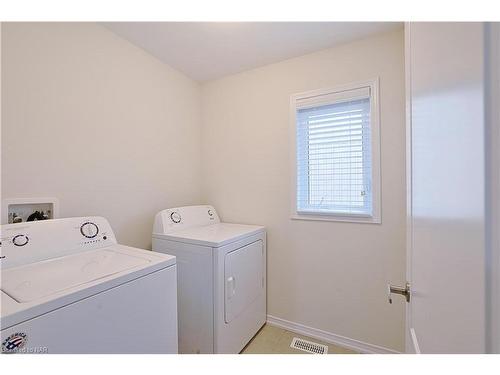 7792 Tupelo Crescent, Niagara Falls, ON - Indoor Photo Showing Laundry Room