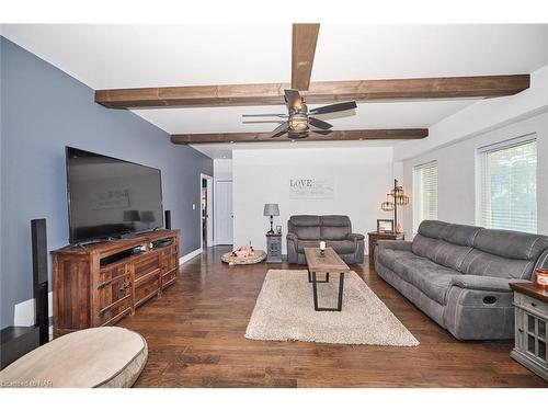 9695 Grassy Brook Road, Niagara Falls, ON - Indoor Photo Showing Living Room