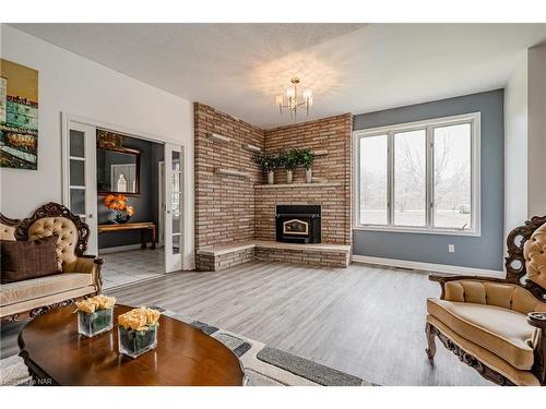 833 Rosehill Road, Fort Erie, ON - Indoor Photo Showing Living Room With Fireplace