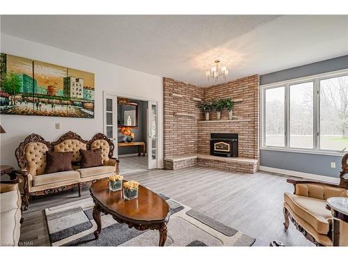833 Rosehill Road, Fort Erie, ON - Indoor Photo Showing Living Room With Fireplace