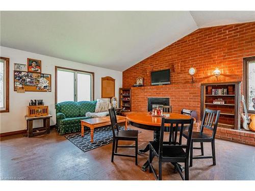 833 Rosehill Road, Fort Erie, ON - Indoor Photo Showing Living Room With Fireplace