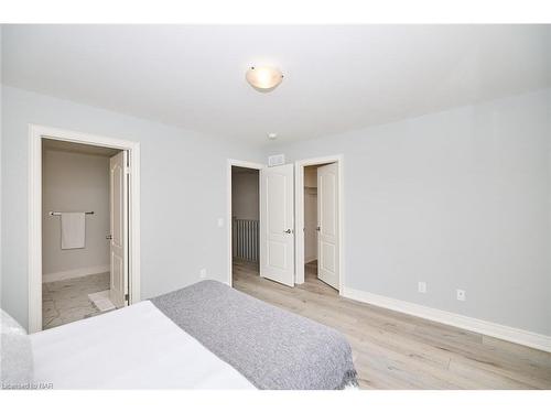 18 Queens Circle, Crystal Beach, ON - Indoor Photo Showing Bedroom