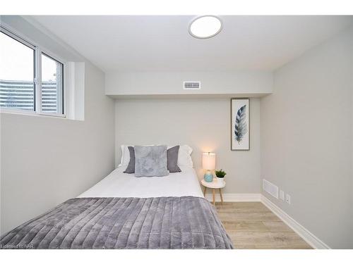 18 Queens Circle, Crystal Beach, ON - Indoor Photo Showing Bedroom