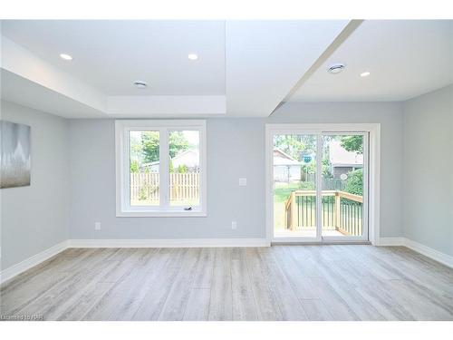 22 Queens Circle, Crystal Beach, ON - Indoor Photo Showing Other Room