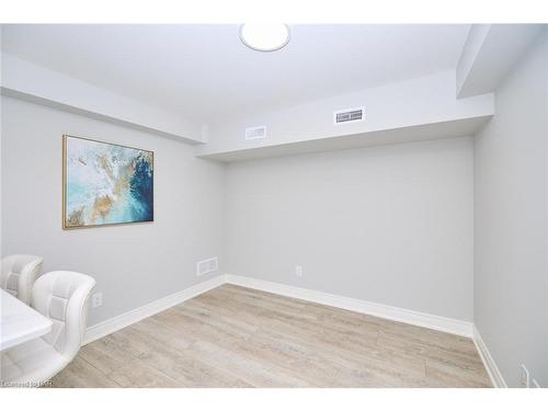 22 Queens Circle, Crystal Beach, ON - Indoor Photo Showing Other Room