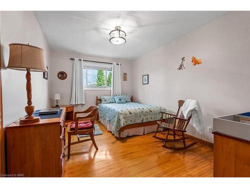 3061 Chipman Crescent, Niagara Falls, ON - Indoor Photo Showing Bedroom