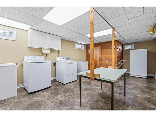 3061 Chipman Crescent, Niagara Falls, ON - Indoor Photo Showing Laundry Room