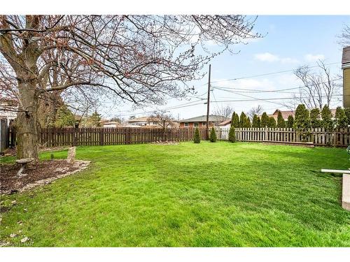 3061 Chipman Crescent, Niagara Falls, ON - Outdoor With Backyard