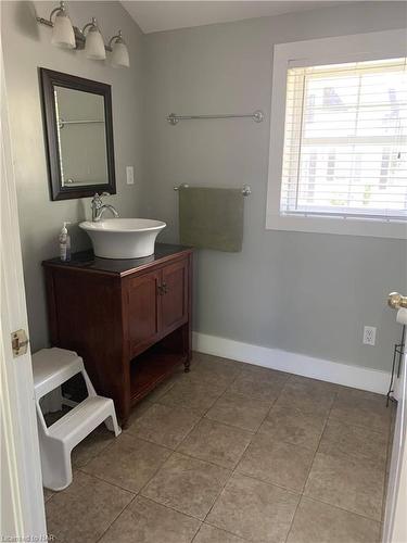 422 Cambridge Road W, Crystal Beach, ON - Indoor Photo Showing Bathroom