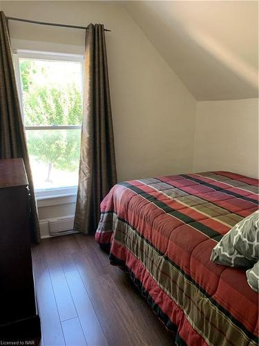 422 Cambridge Road W, Crystal Beach, ON - Indoor Photo Showing Bedroom