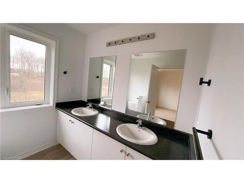 7440 Baycrest Common, Niagara Falls, ON - Indoor Photo Showing Bathroom