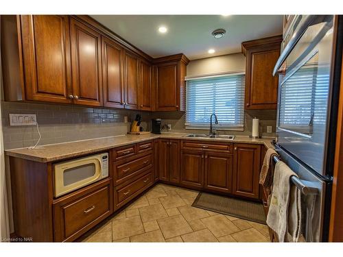 10576 Woodland Dr Drive, Port Colborne, ON - Indoor Photo Showing Kitchen With Double Sink