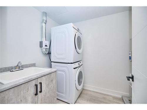 402-300B Fourth Avenue, St. Catharines, ON - Indoor Photo Showing Laundry Room