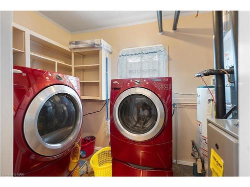 4298 Sixth Avenue, Niagara Falls, ON - Indoor Photo Showing Laundry Room
