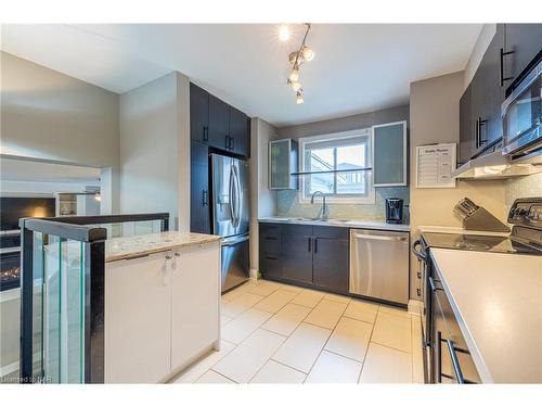 35 Kinsey Street, St. Catharines, ON - Indoor Photo Showing Kitchen