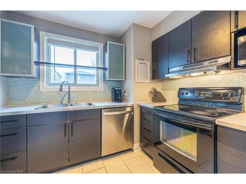 35 Kinsey Street, St. Catharines, ON - Indoor Photo Showing Kitchen With Double Sink