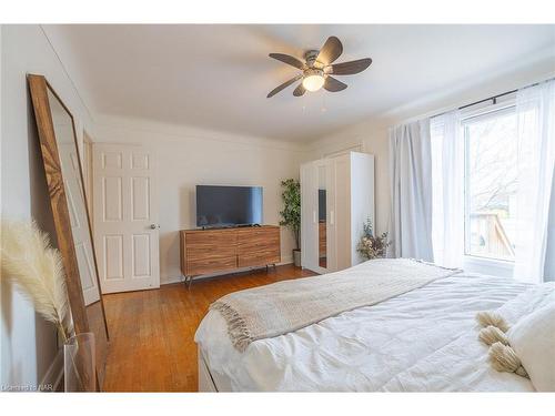 35 Kinsey Street, St. Catharines, ON - Indoor Photo Showing Bedroom