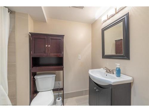 35 Kinsey Street, St. Catharines, ON - Indoor Photo Showing Bathroom