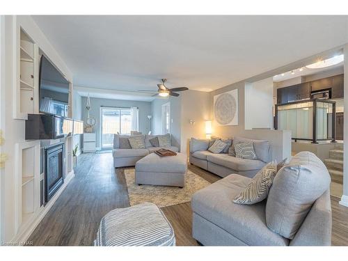 35 Kinsey Street, St. Catharines, ON - Indoor Photo Showing Living Room