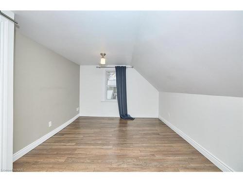 5659 Byng Avenue, Niagara Falls, ON - Indoor Photo Showing Other Room