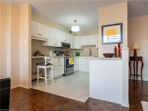 102-15 Towering Heights Boulevard, St. Catharines, ON - Indoor Photo Showing Kitchen
