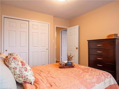 102-15 Towering Heights Boulevard, St. Catharines, ON - Indoor Photo Showing Bedroom
