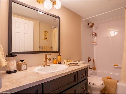 102-15 Towering Heights Boulevard, St. Catharines, ON - Indoor Photo Showing Bathroom