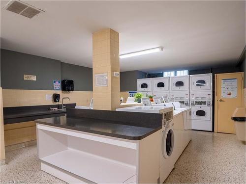 102-15 Towering Heights Boulevard, St. Catharines, ON - Indoor Photo Showing Laundry Room