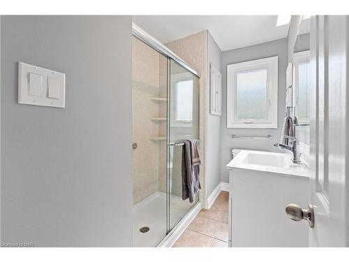 82 Mildred Avenue, St. Catharines, ON - Indoor Photo Showing Bathroom