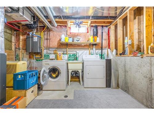 269 Winterberry Boulevard, Thorold, ON - Indoor Photo Showing Laundry Room