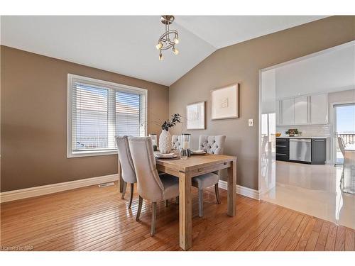 7797 Bishop Avenue, Niagara Falls, ON - Indoor Photo Showing Dining Room