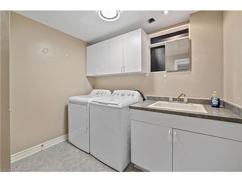 7797 Bishop Avenue, Niagara Falls, ON - Indoor Photo Showing Laundry Room