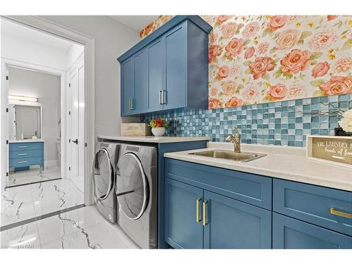 2341 Terravita Drive, Niagara Falls, ON - Indoor Photo Showing Laundry Room
