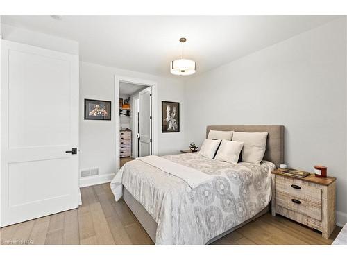 2341 Terravita Drive, Niagara Falls, ON - Indoor Photo Showing Bedroom