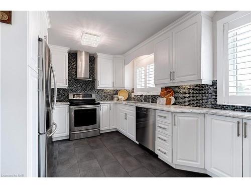 13 Renforth Square, St. Catharines, ON - Indoor Photo Showing Kitchen With Upgraded Kitchen