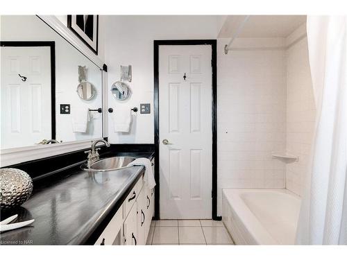 13 Renforth Square, St. Catharines, ON - Indoor Photo Showing Bathroom