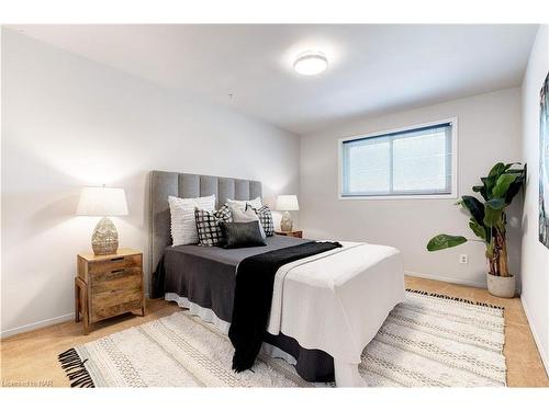 13 Renforth Square, St. Catharines, ON - Indoor Photo Showing Bedroom