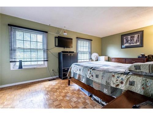 4207 Briarwood Avenue, Niagara Falls, ON - Indoor Photo Showing Bedroom