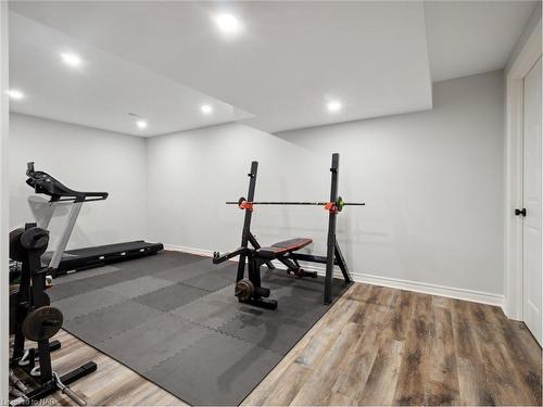 10252 Willoughby Drive, Niagara Falls, ON - Indoor Photo Showing Gym Room
