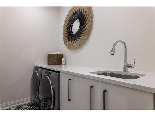 580 Mississauga Avenue, Fort Erie, ON - Indoor Photo Showing Laundry Room