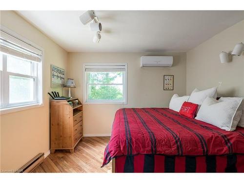753 Lakeshore Road, Port Colborne, ON - Indoor Photo Showing Bedroom
