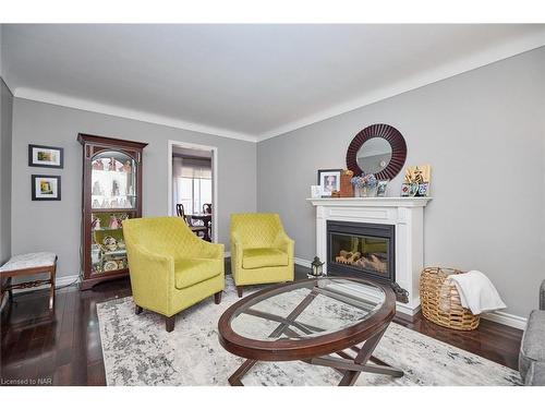 7937 Regent Court, Niagara Falls, ON - Indoor Photo Showing Living Room With Fireplace