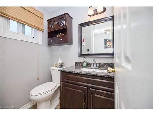 7937 Regent Court, Niagara Falls, ON - Indoor Photo Showing Bathroom