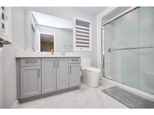 5746 Murray Street, Niagara Falls, ON - Indoor Photo Showing Bathroom