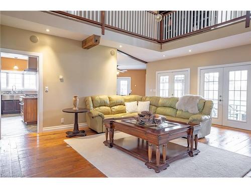 20816 Graybiel Road, Wainfleet, ON - Indoor Photo Showing Living Room